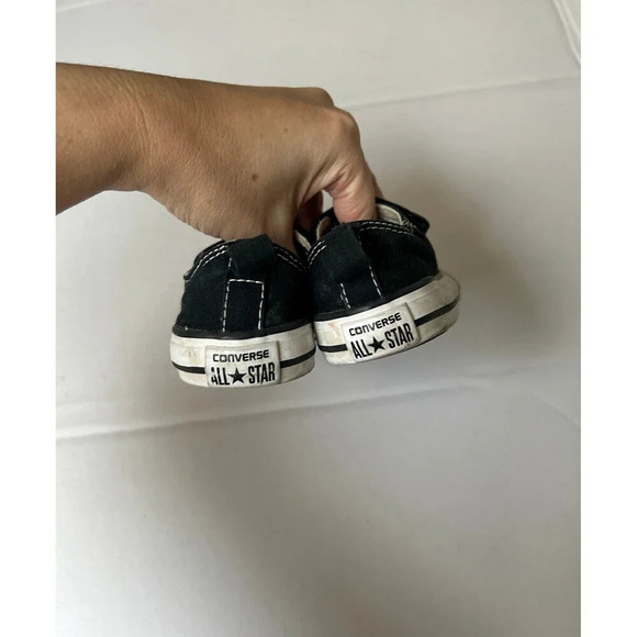Converse kids low top All Star sneakers size 4 - Picture 4 of 5